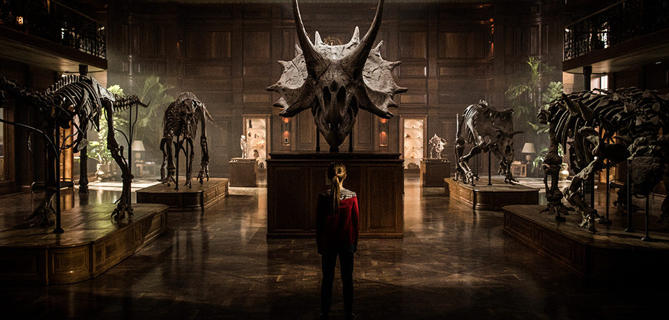 Jurassic World: Fallen Kingdom – Trailer – Saving the Dinos from erupting volcanoes