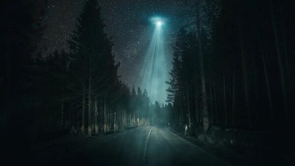 The Phenomenon (2020) – Exploring UFOs Through History and Disclosure